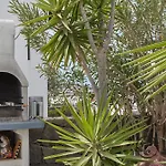 فيلة Mauruuru - 10 Minutes Walking To Marina Rubicon, Heated Pool, Bbq & Office Space With Desk And High Speed Internet