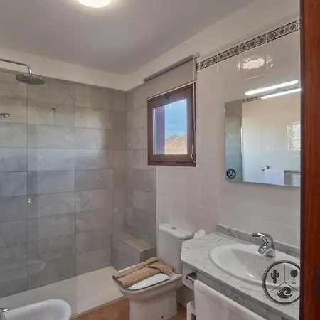Villa Mauruuru - 10 Minutes Walking To Marina Rubicon, Heated Pool, Bbq & Office Space With Desk And High Speed Internet Playa Blanca (Lanzarote)