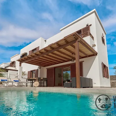 Mauruuru - 10 Minutes Walking To Marina Rubicon, Heated Pool, Bbq & Office Space With Desk And High Speed Internet *