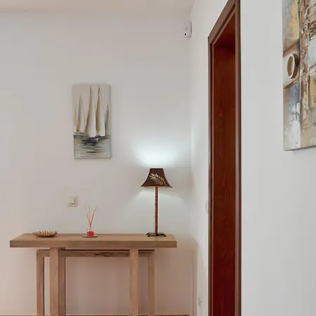 Mauruuru - 10 Minutes Walking To Marina Rubicon, Heated Pool, Bbq & Office Space With Desk And High Speed Internet *