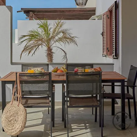Mauruuru - 10 Minutes Walking To Marina Rubicon, Heated Pool, Bbq & Office Space With Desk And High Speed Internet וילה
