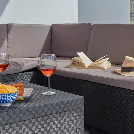 Villa Mauruuru - 10 Minutes Walking To Marina Rubicon, Heated Pool, Bbq & Office Space With Desk And High Speed Internet *