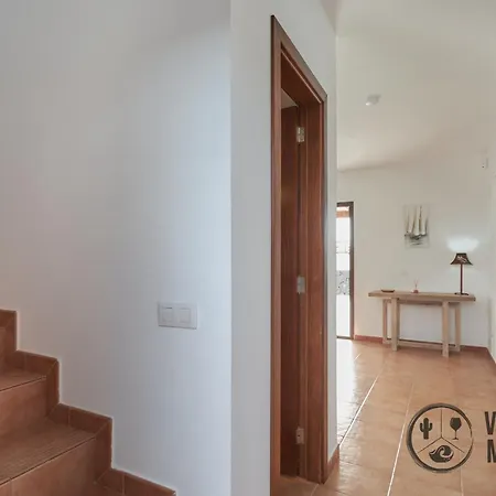 Villa Mauruuru - 10 Minutes Walking To Marina Rubicon, Heated Pool, Bbq & Office Space With Desk And High Speed Internet