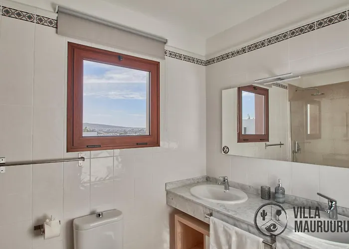 Willa Mauruuru - 10 Minutes Walking To Marina Rubicon, Heated Pool, Bbq & Office Space With Desk And High Speed Internet *