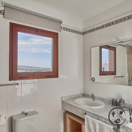 Villa Mauruuru - 10 Minutes Walking To Marina Rubicon, Heated Pool, Bbq & Office Space With Desk And High Speed Internet *