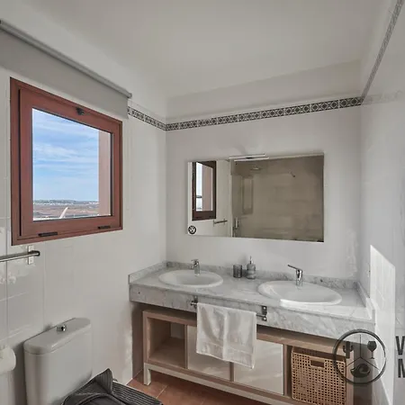 Villa Mauruuru - 10 Minutes Walking To Marina Rubicon, Heated Pool, Bbq & Office Space With Desk And High Speed Internet